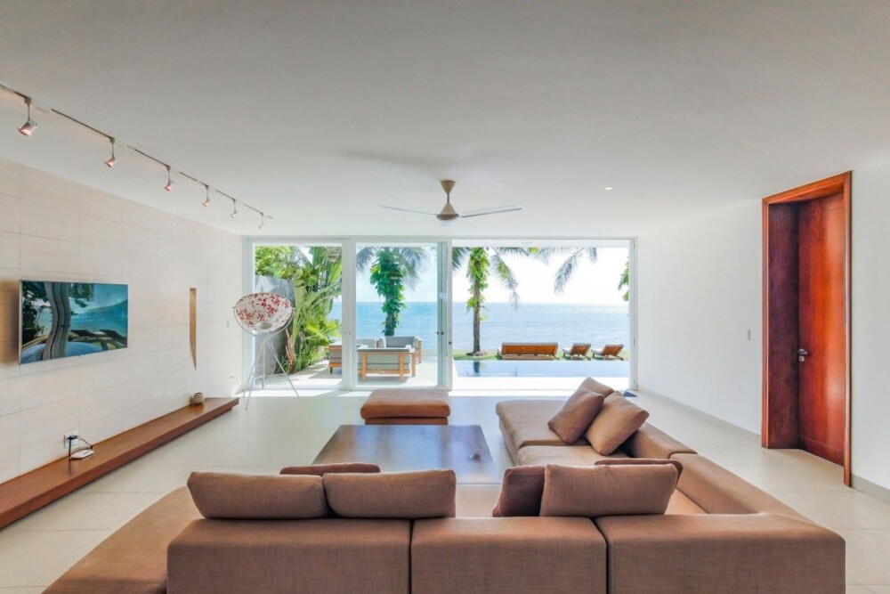 Phòng khách view biển tại Villa Odwin SB 4PN
