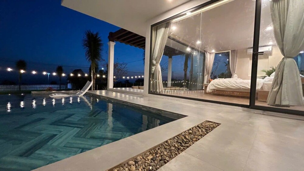 Khu vực hồ bơi cạnh phòng ngủ tại Villa Odwin Sun 02
