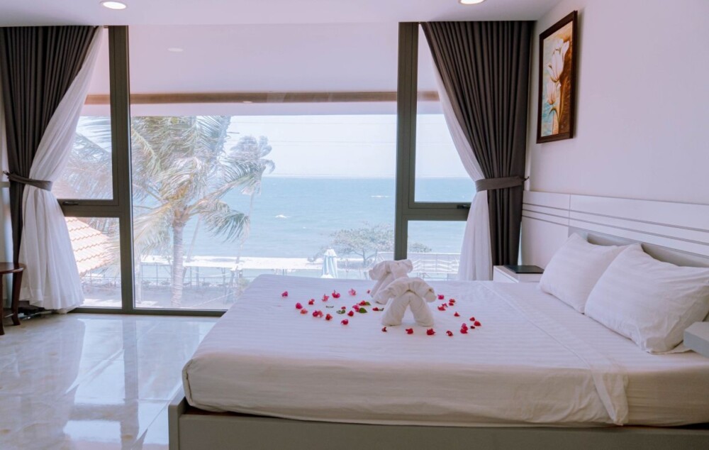 Phòng ngủ view biển tại Villa Odwin VA