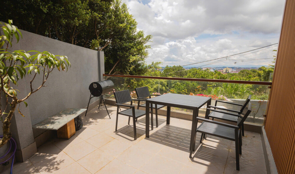 Sân BBQ riêng tư villa Odwin DL51