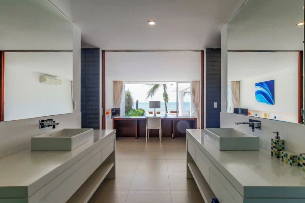 Phòng ngủ view hướng biển tại Villa Odwin SB 3PN