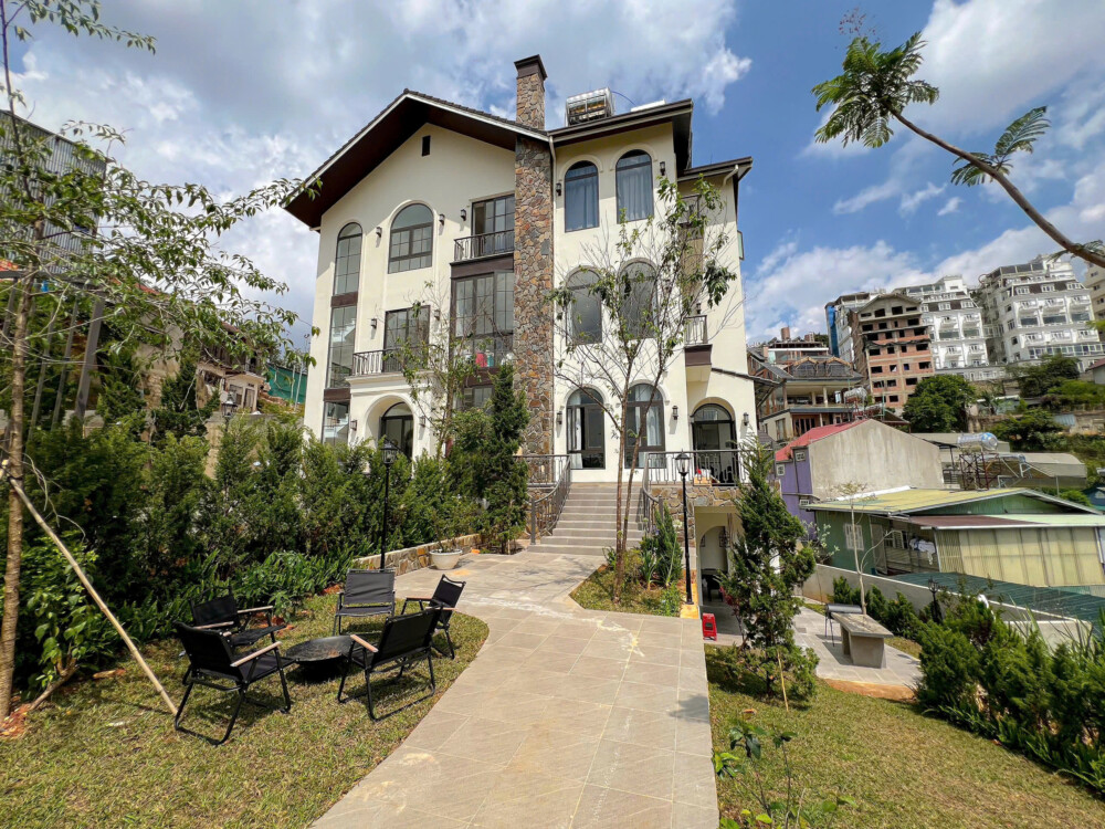 Sân BBQ view nhà lồng villa Odwin DL65