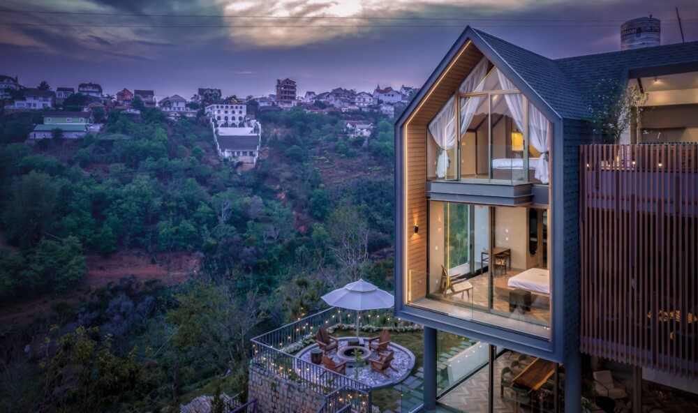 So sánh villa gần trung tâm và villa view