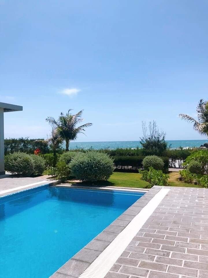Hồ bơi riêng trong villa 5 phòng ngủ – sạch sẽ, riêng tư