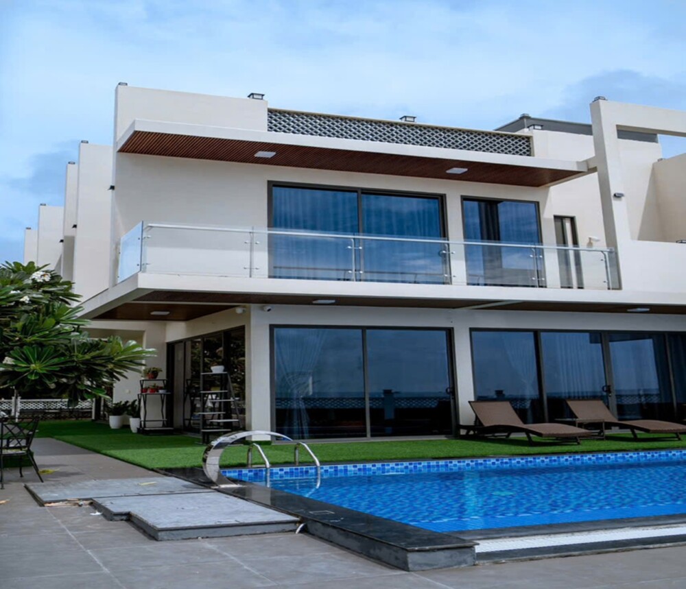 Villa Long Hải 5 phòng ngủ mặt tiền sát biển có hồ bơi riêng