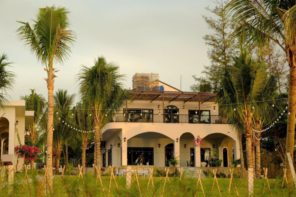 Villa LM Seaview sát biển, khuôn viên rộng