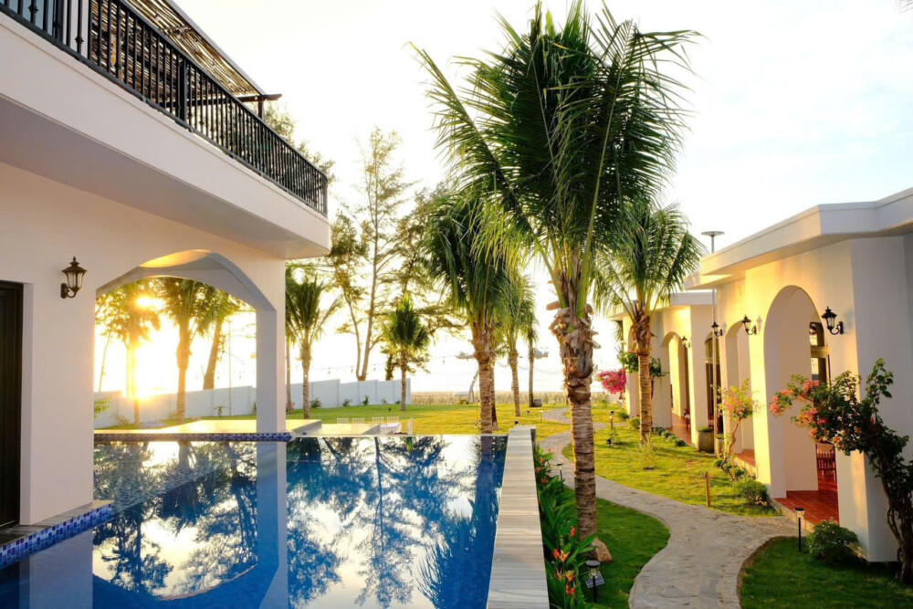 Villa Odwin LM Seaview sát biển có sân vườn rộng, bãi biển riêng