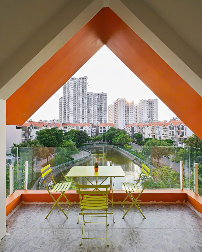 villa Odwin 33 Sài Gòn có sân thượng view hồ thoáng mát