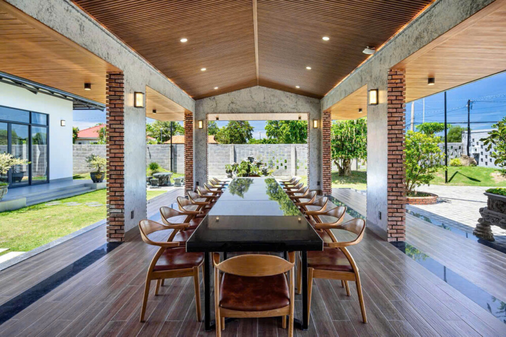 Khu vực BBQ cạnh hồ bơi tại villa ST4 Long Hải nguyên căn