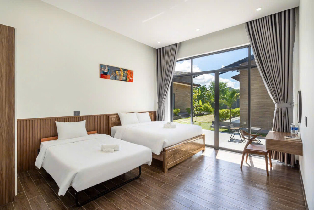 Phòng ngủ đơn giản, đầy đủ tiện nghi villa ST4