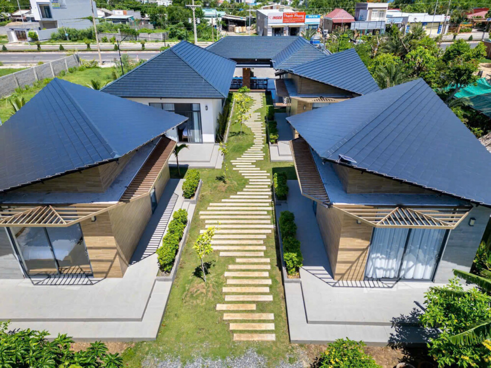 Sân vườn rộng villa ST4 Long Hải cho bé chơi