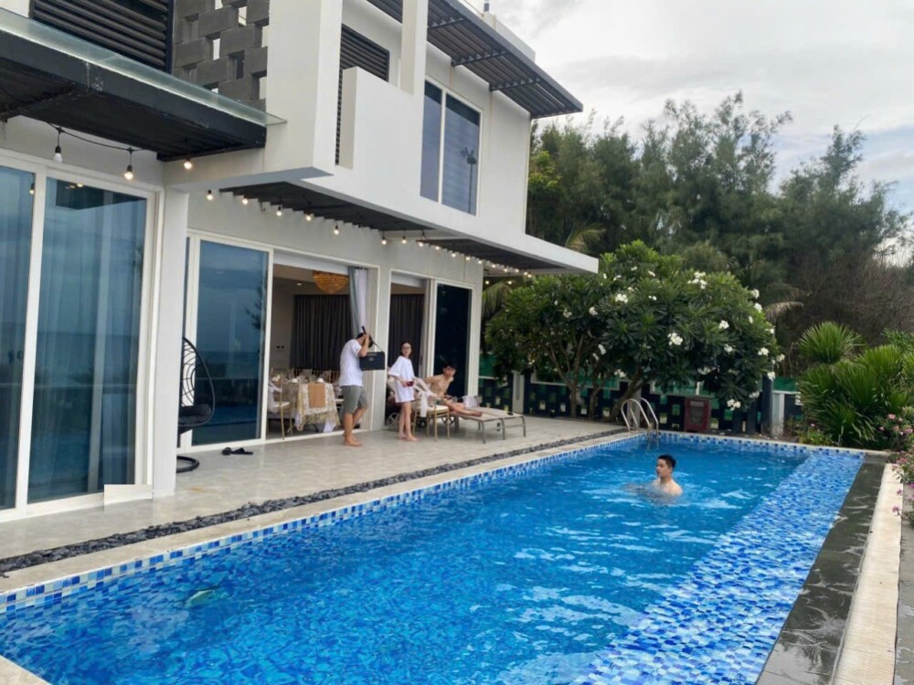 Hồ bơi riêng tại villa Long Hải