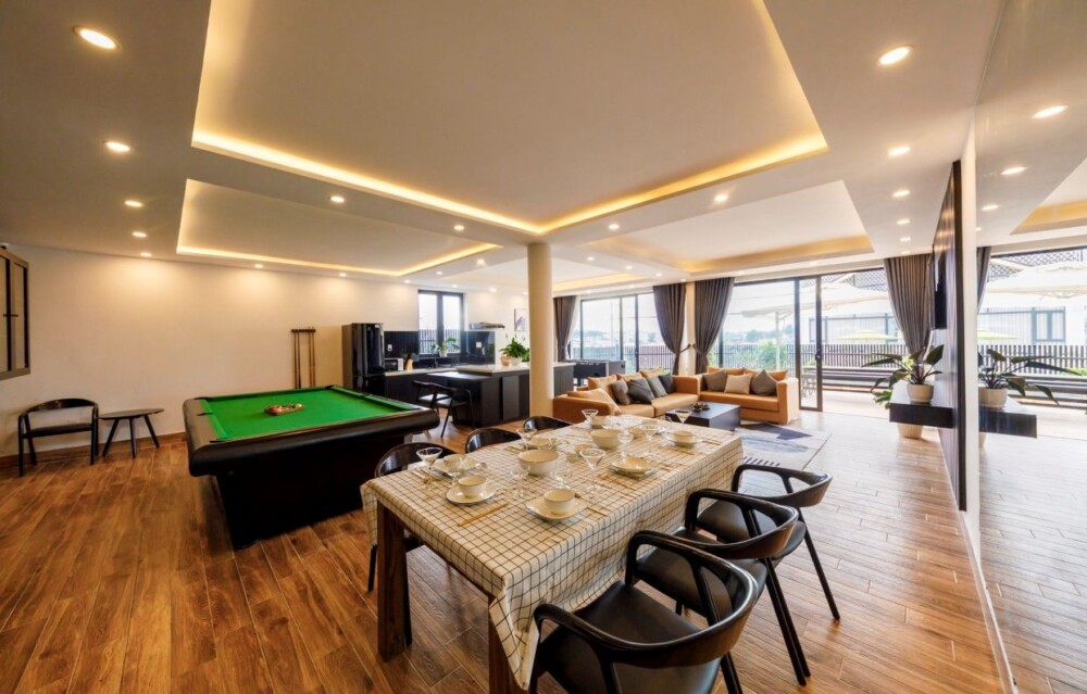Khu vực phòng khách và bàn bida tại Villa Odwin Đà Lạt 19