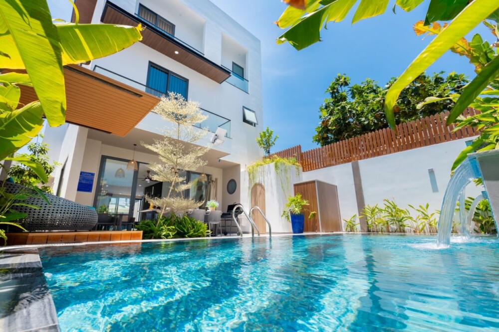 Khu vực hồ bơi tại Villa Odwin VTS34