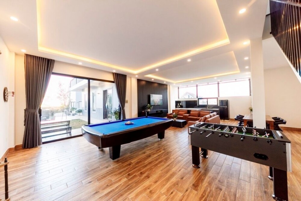 Villa Đà Lạt có bàn bida phù hợp cho nhóm bạn giải trí