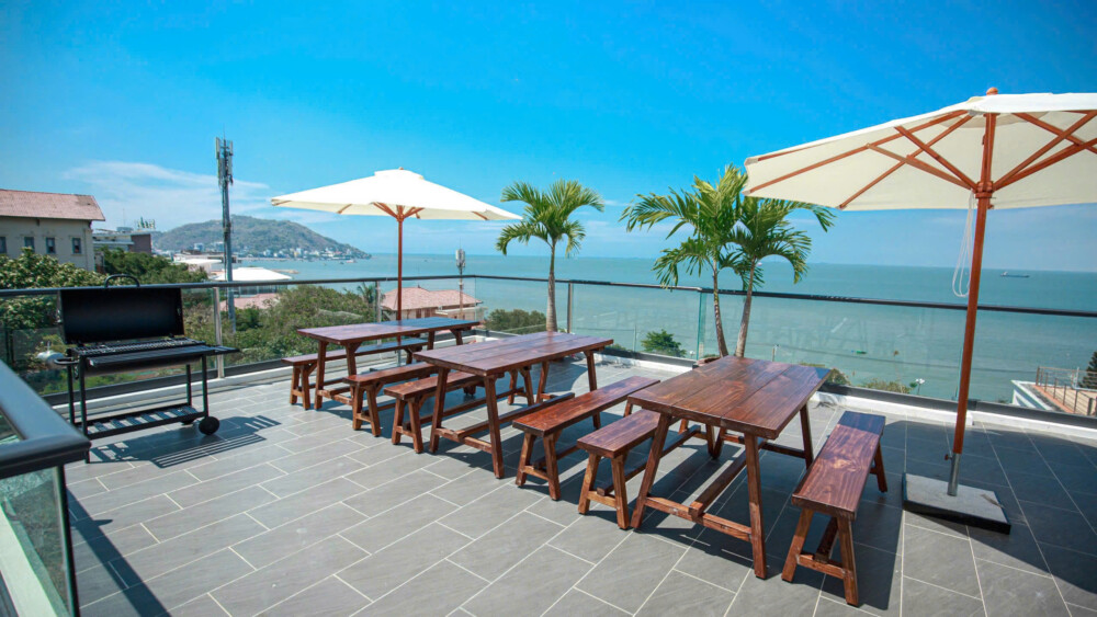 Khu vực BBQ view biển Bãi trước tại villa Odwin PL02