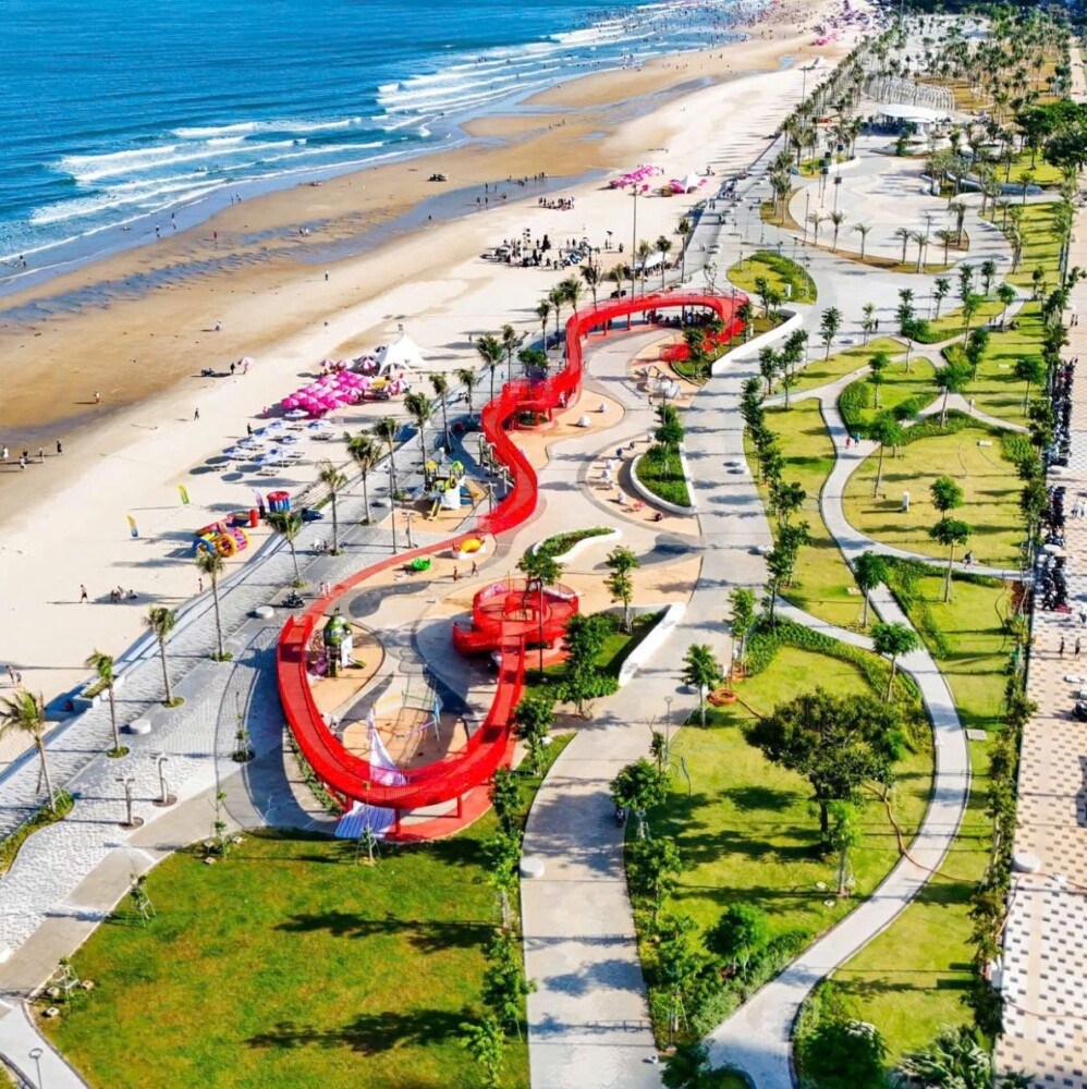Cầu đi bộ ngắm biển tại công viên biển Bãi Sau Vũng Tàu