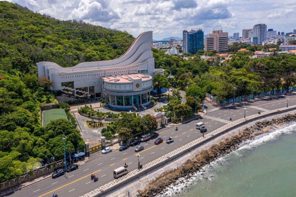 Thay đổi địa điểm du lịch Vũng Tàu sau sáp nhập TPHCM - Bạch Dinh