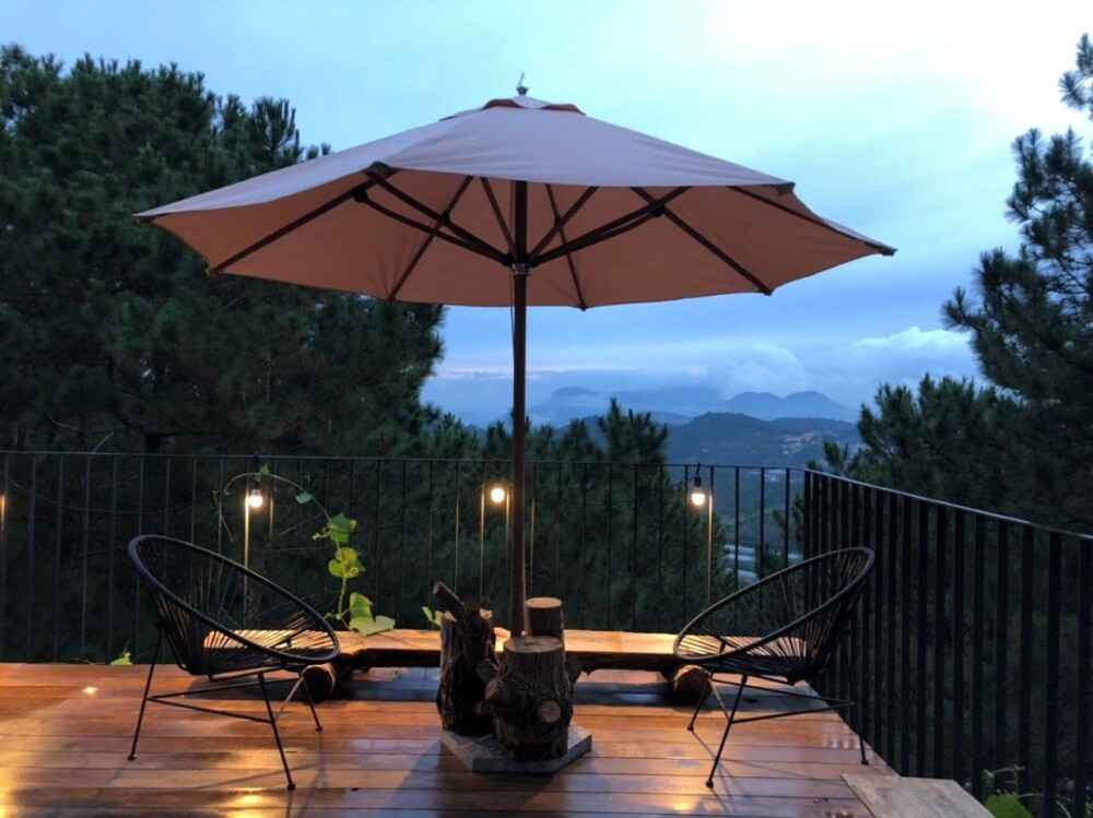 Villa Odwin Đà Lạt 32 - Khu vực ban công view rừng thông