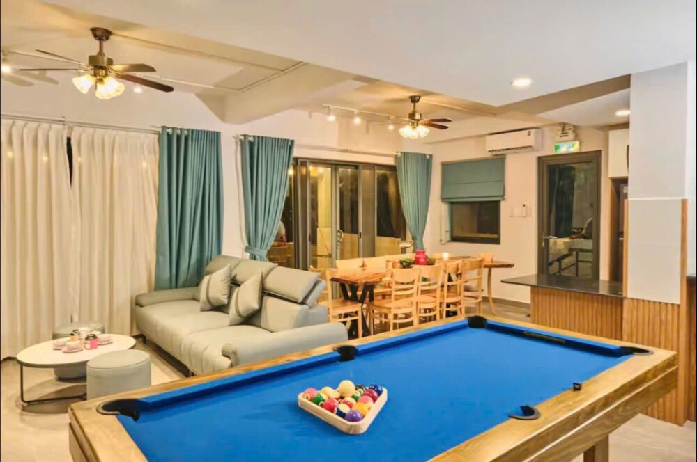 Villa sát biển Phan Thiết Odwinpt05 - Khu vực phòng khách và bàn bida