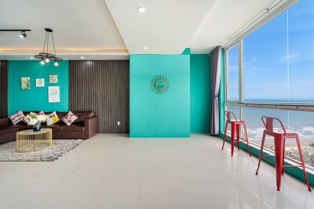 Căn hộ Sky 5L – Khu vực phòng khách view biển