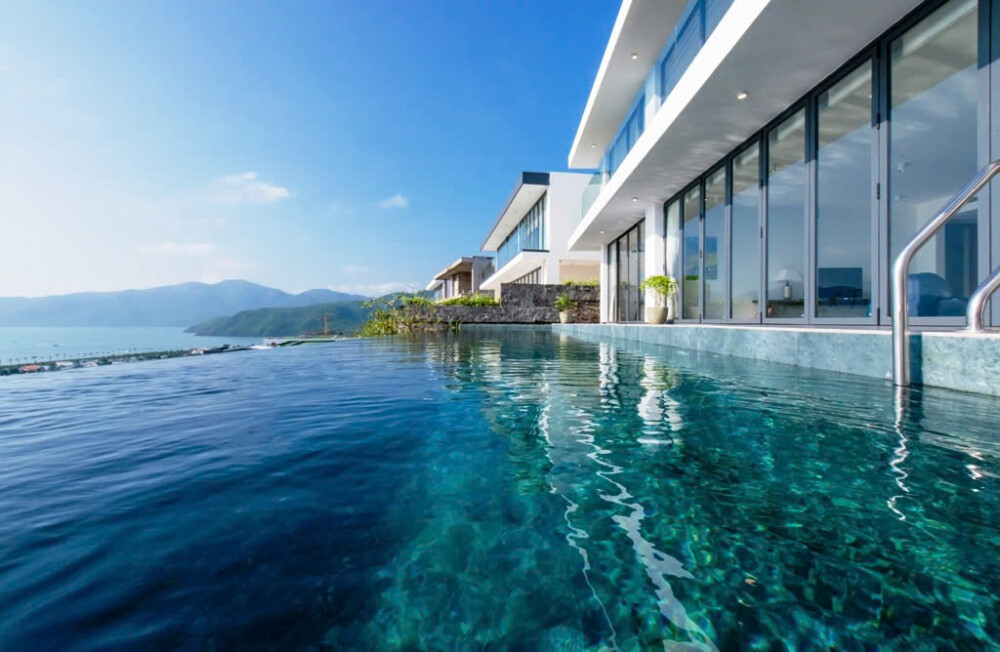 Villa Nha Trang OdwinNT02 - Hồ bơi view biển