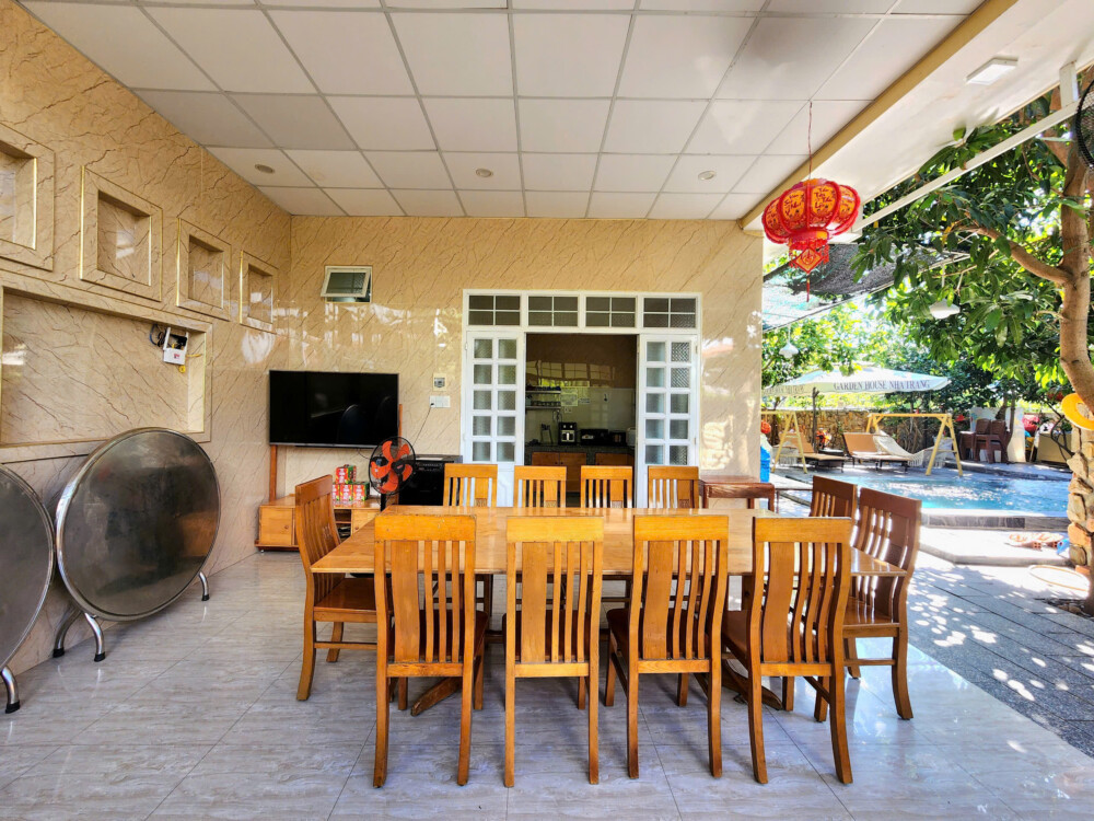 Villa Nha Trang OdwinNT08 - Khu vực ăn uống ngoài trời