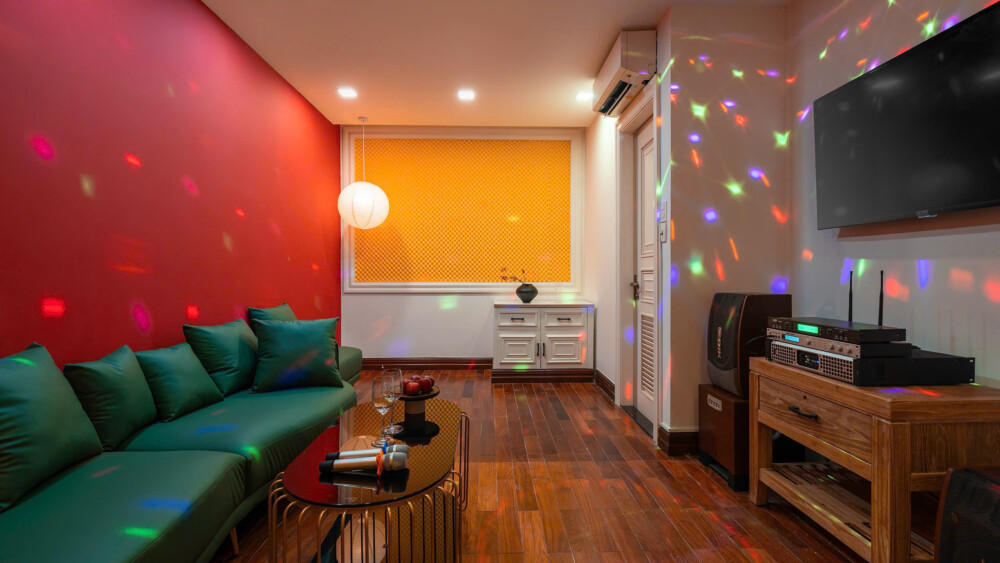 Villa Quận 2 Sài Gòn Odwin57 - Khu vực phòng karaoke