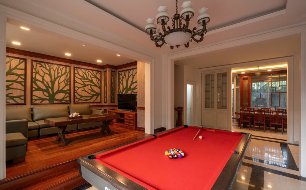 Villa Quận 2 Sài Gòn Odwin57 - Khu vực phòng khách và bàn bida