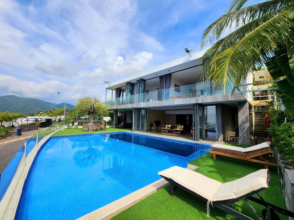 So sánh villa Nha Trang sát biển và villa trung tâm