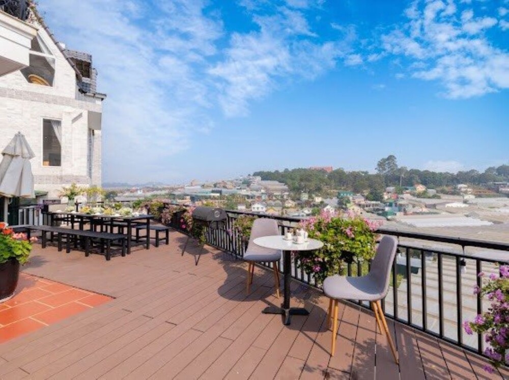 Villa Odwin Đà Lạt 28 - Khu vực ăn uống ngoài trời