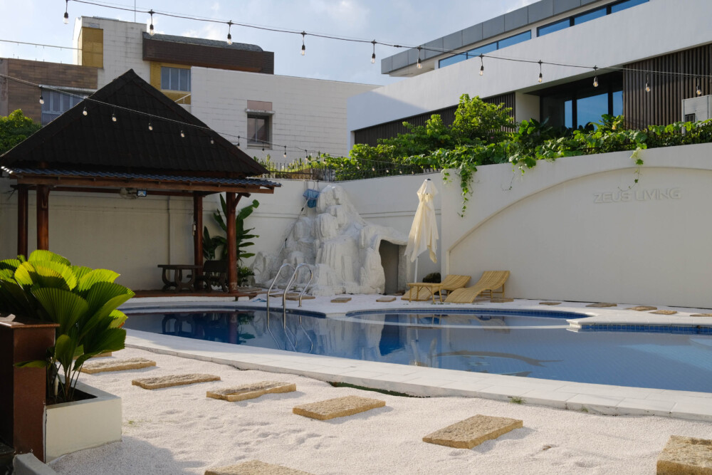 Villa Quận 2 Sài Gòn Odwin63 - Khu vực hồ bơi