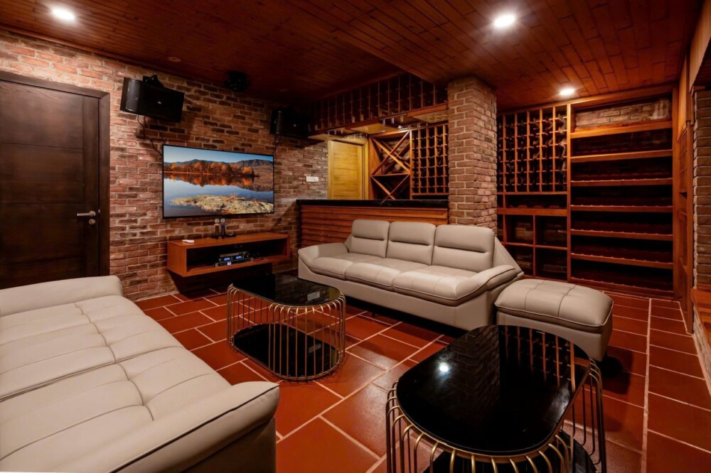 西贡别墅24 – 娱乐房配卡拉OK与桌球