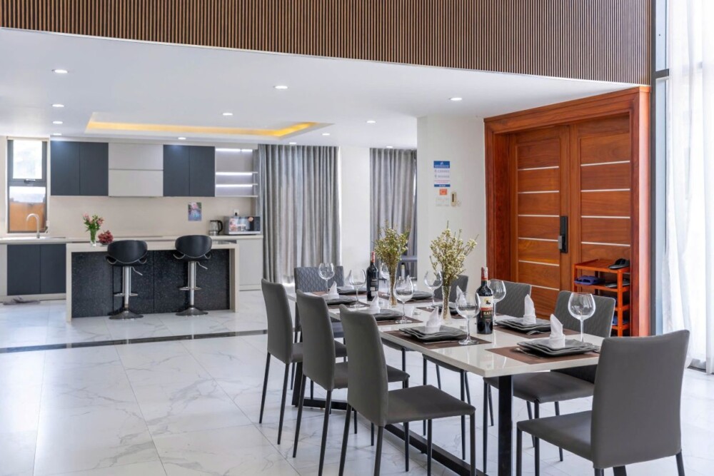 西贡别墅30 – 开放式厨房与餐饮区