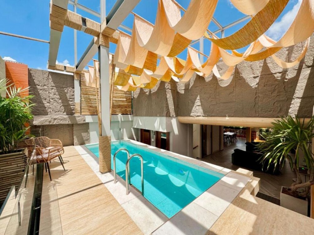 西贡别墅33 – 屋顶餐区与城市夜景