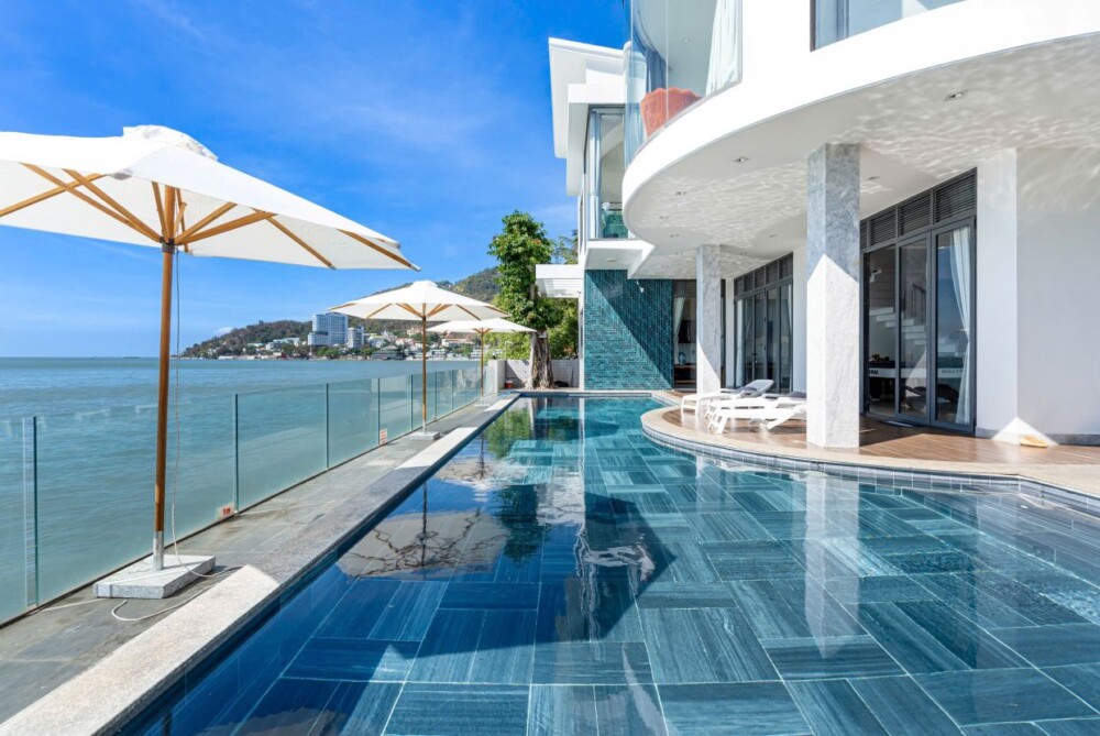 Villa Odwin BH19 - Khu vực hồ bơi view biển