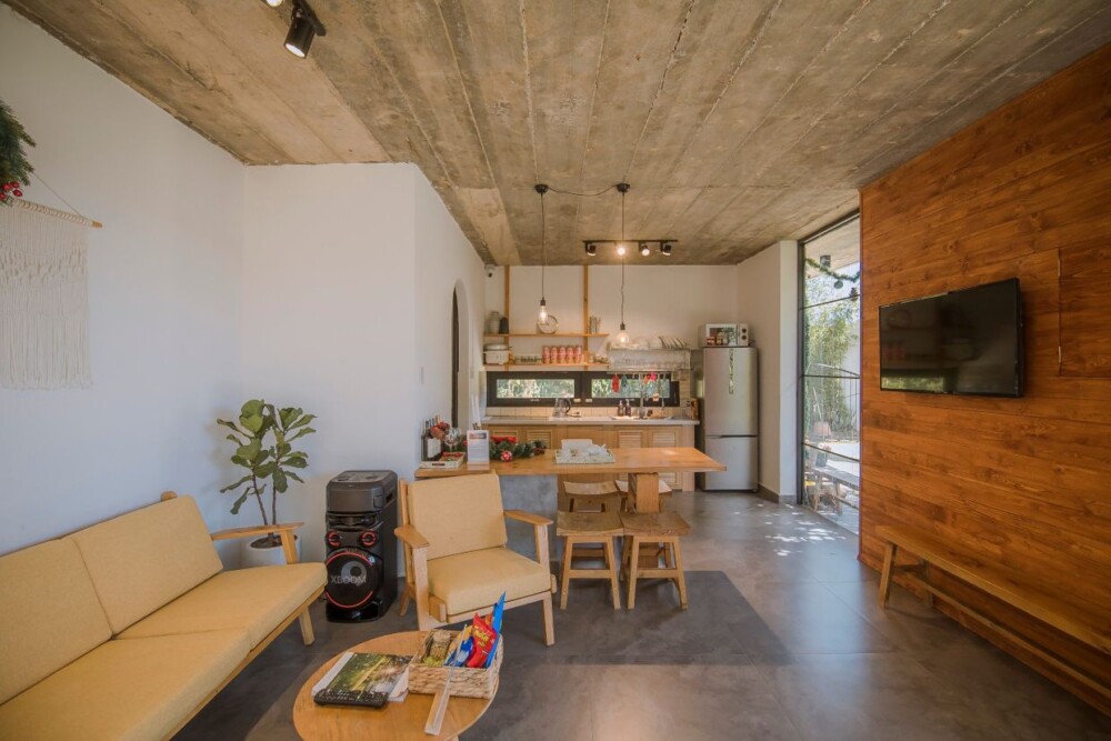 Villa Odwin Đà Lạt 34 - Khu vực phòng khách và bếp