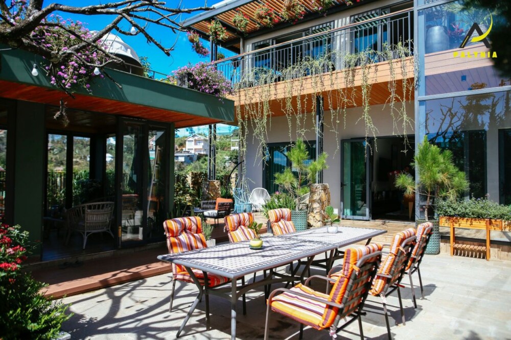 Villa Odwin Đà Lạt 6 - Khu vực ăn uống ngoài trời