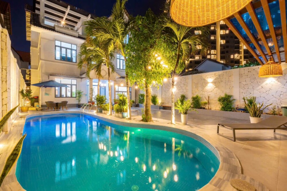 Villa Odwin NB09 - Khu vực hồ bơi vào ban đêm