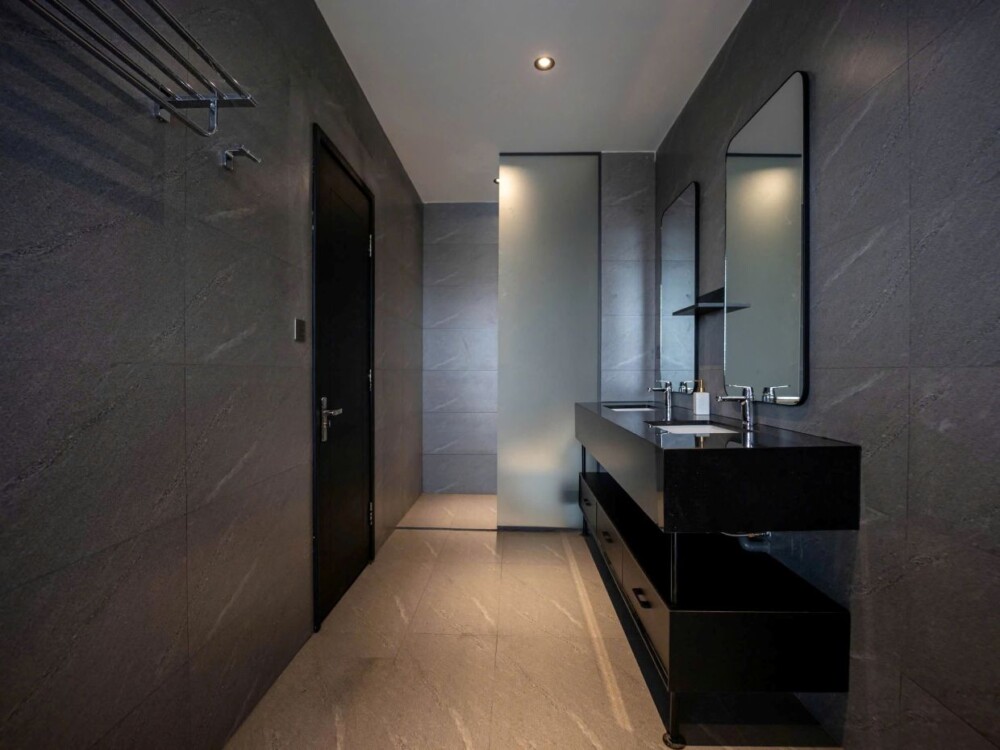 西贡别墅40 – 现代浴室与按摩设备