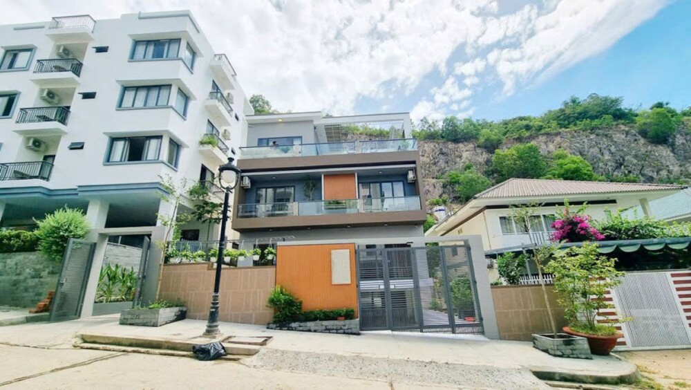 So sánh villa Nha Trang và khách sạn