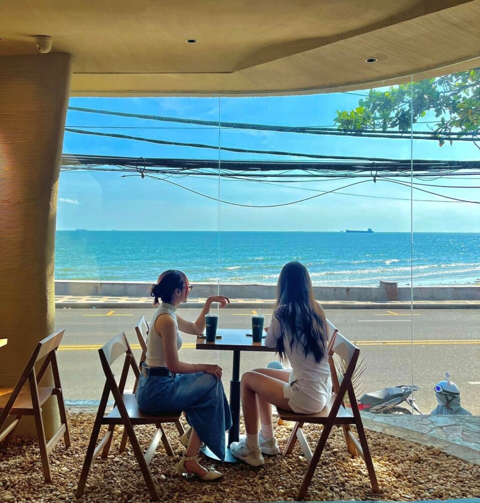 Cafe view biển tại Bãi Trước