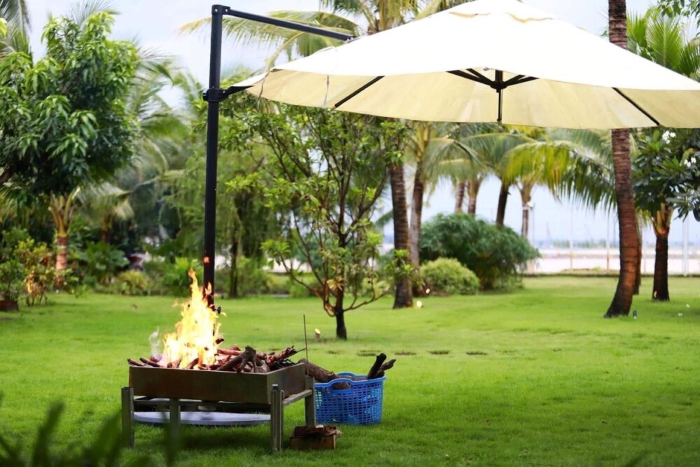 Chuẩn bị tiệc BBQ tại villa