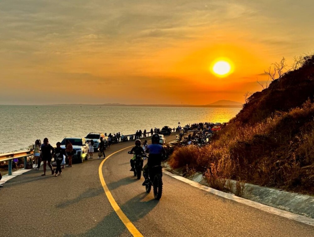 Dạo biển vào buổi chiều