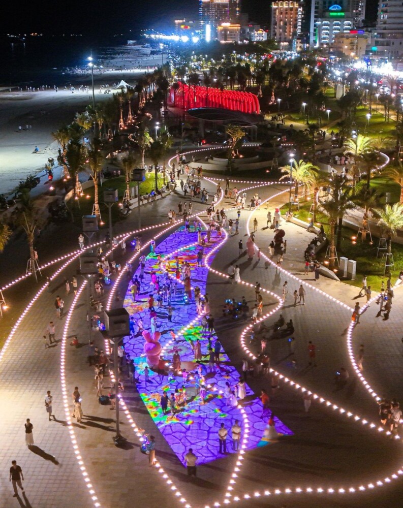 Thuê villa Vũng Tàu 2 ngày 1 đêm nên đi đâu - Dạo biển buổi tối