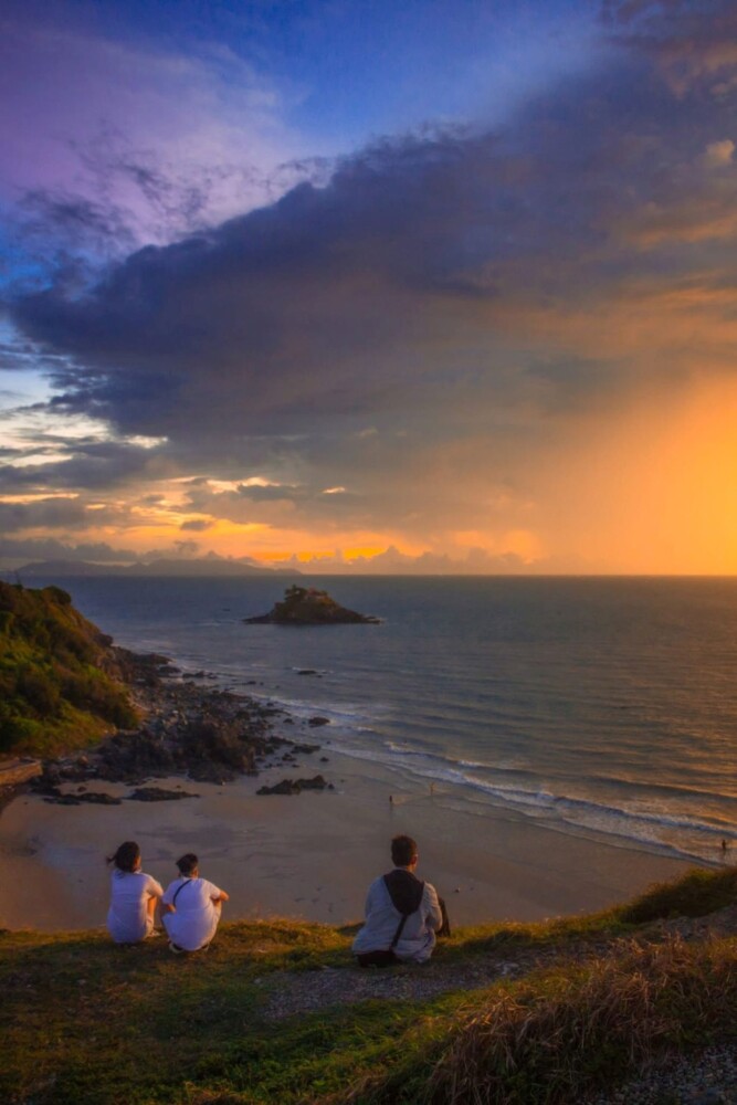 Ngắm hoàng hôn và chụp ảnh