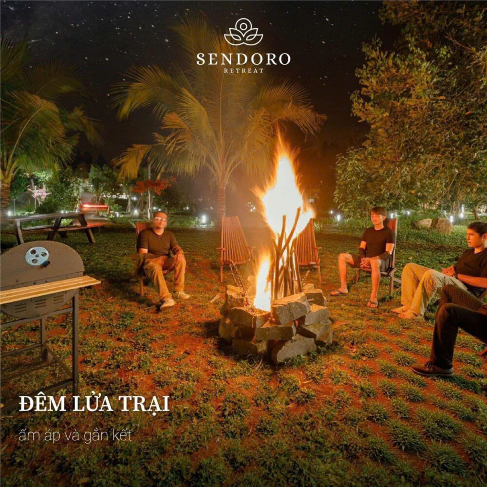 đêm lửa trại tại Sendoro Retreat