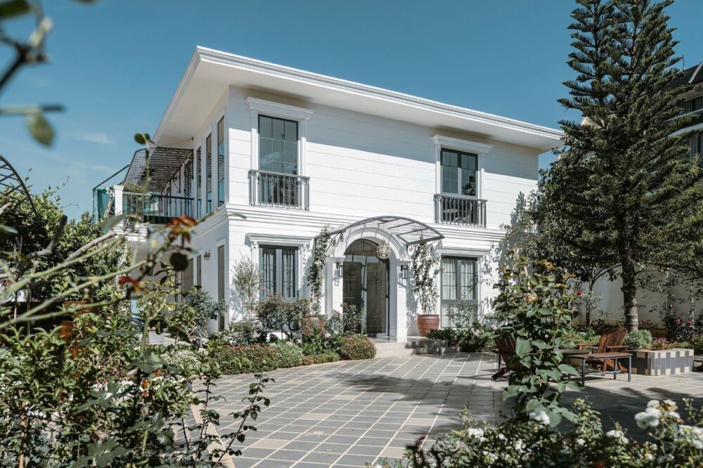 쑤언흐엉 호수 근처에 위치한 Villa Odwin 달랏 17의 넓은 정원