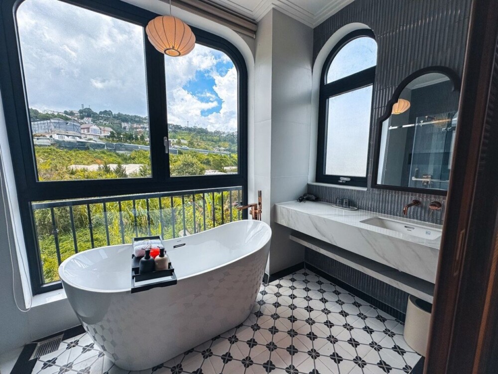 깔끔하게 관리된 Villa Odwin 달랏 25의 욕실 공간