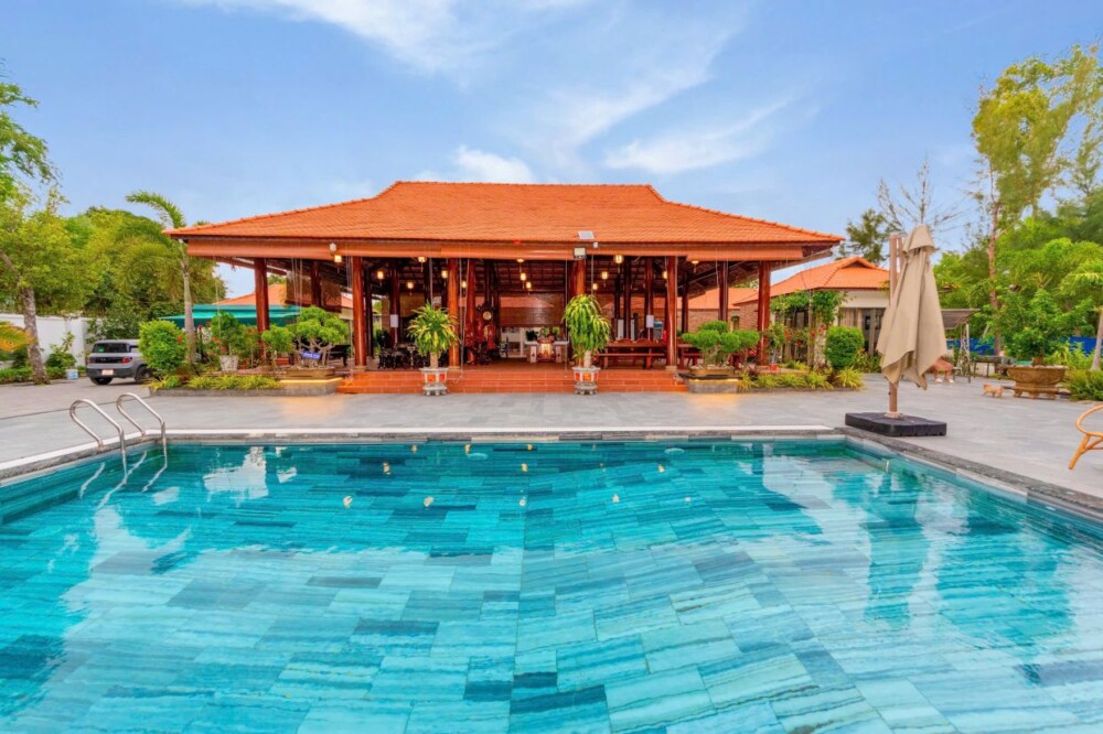 Villa Long Hải sát biển Y1 - Khu vực hồ bơi